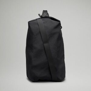 NWT Lululemon Fast Track Bag 10L - Black